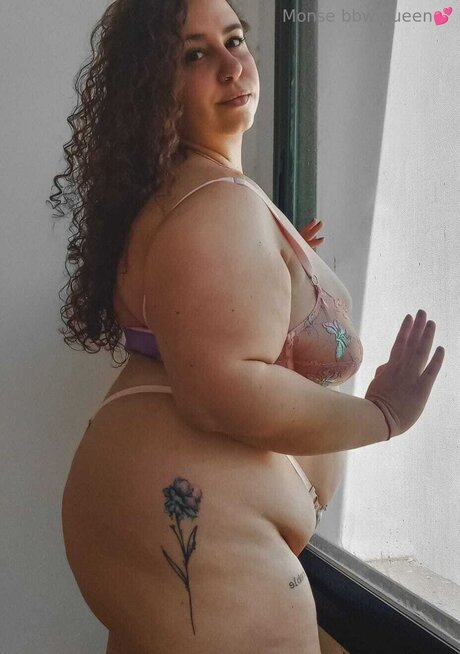 Foto desnuda filtrada de OnlyFans de Monsebbwqueen