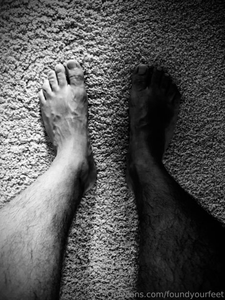 Foto desnuda filtrada de OnlyFans de Foundyourfeet