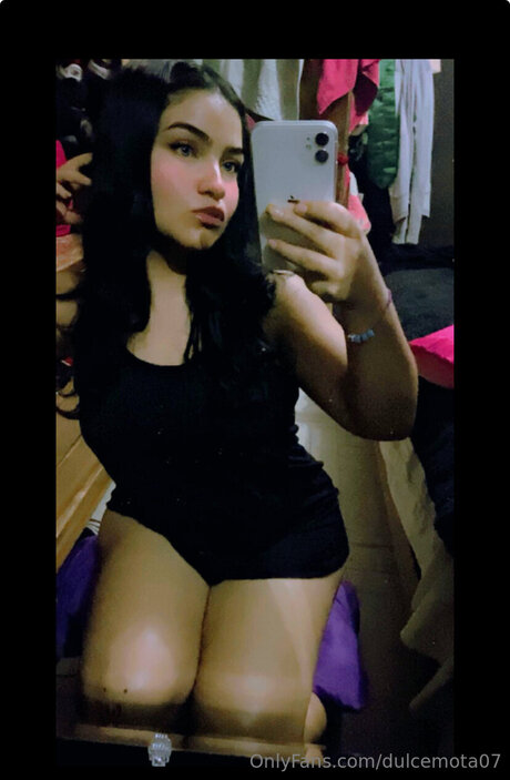 Foto desnuda filtrada de OnlyFans de Dulcemota07