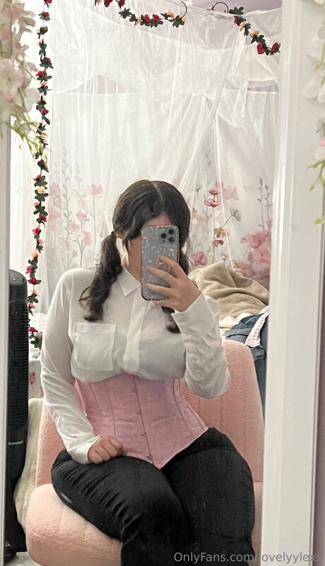 Foto desnuda filtrada de OnlyFans de Lovelyylexx