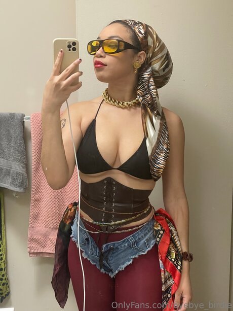 Foto desnuda filtrada de OnlyFans de Byebye Birdie