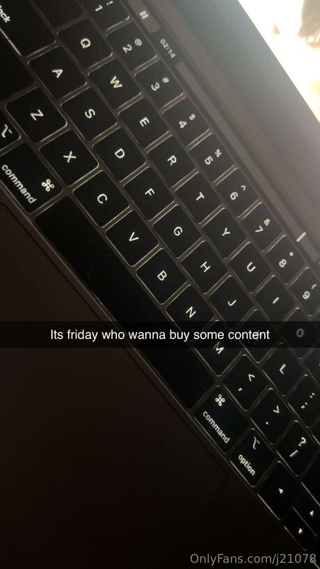 Foto desnuda filtrada de OnlyFans de J21078