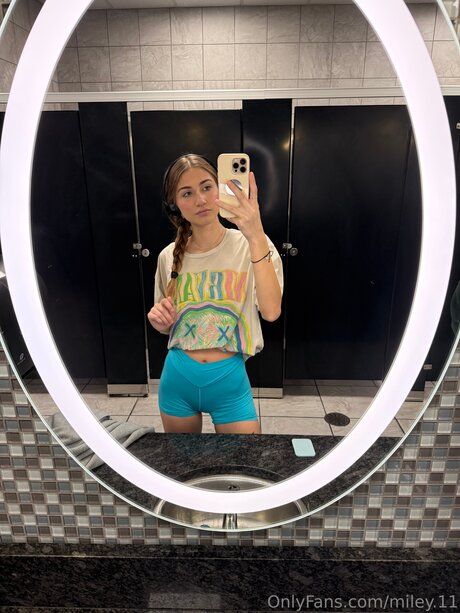Foto desnuda filtrada de OnlyFans de Miley 11