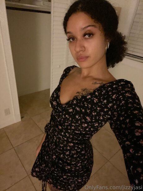 Foto desnuda filtrada de OnlyFans de Jizzyjasi