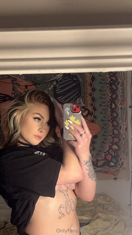 Foto desnuda filtrada de OnlyFans de Suicidalmischief