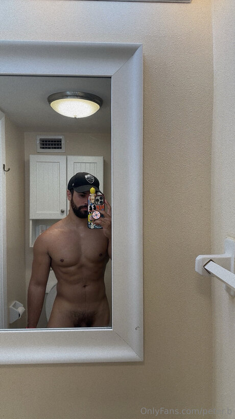 Foto desnuda filtrada de OnlyFans de Peter B