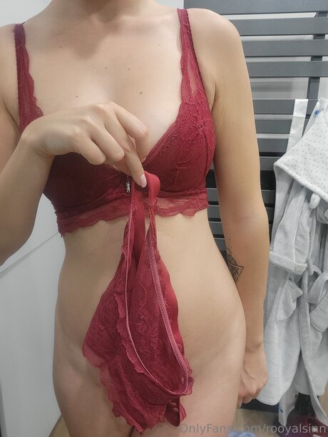 Foto desnuda filtrada de OnlyFans de Rooyalsinn
