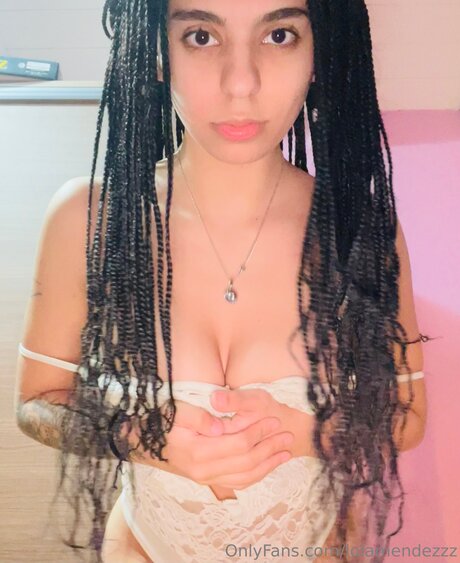 Lolamendezzz