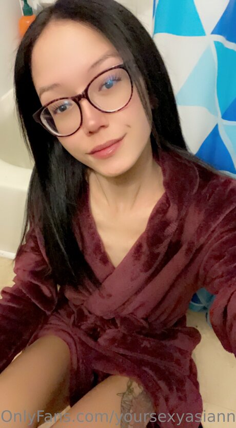 Foto desnuda filtrada de OnlyFans de Yoursexyasiannextdoor