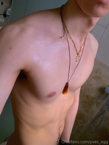 Foto desnuda filtrada de OnlyFans de Yves Egg