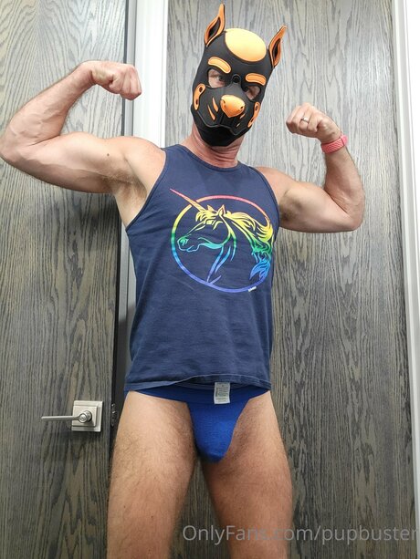 Foto desnuda filtrada de OnlyFans de Pupbuster