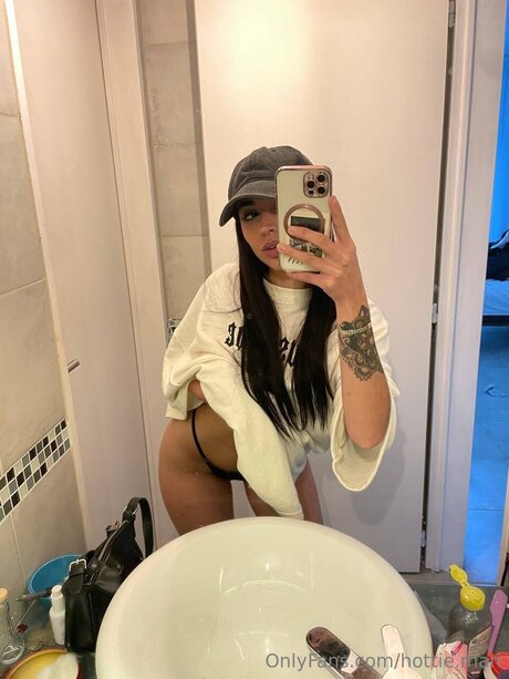 Foto desnuda filtrada de OnlyFans de Hottie Mari