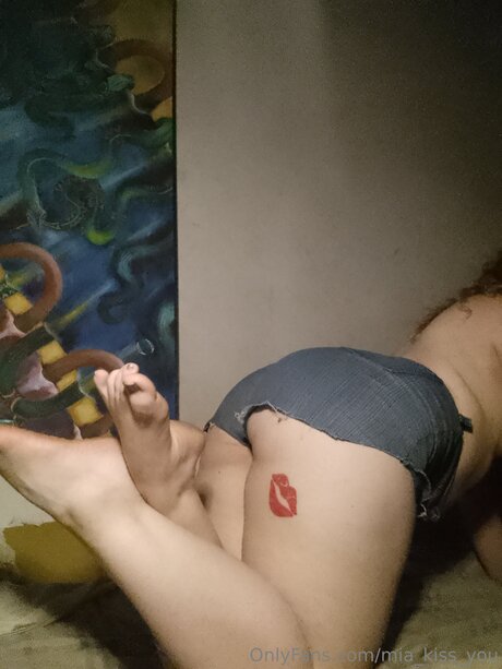 Mia Kiss You