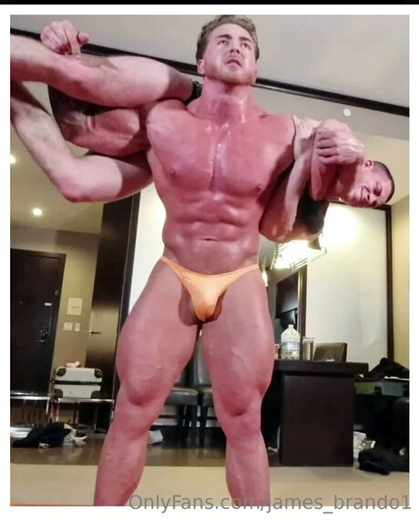 Foto desnuda filtrada de OnlyFans de James Brando1
