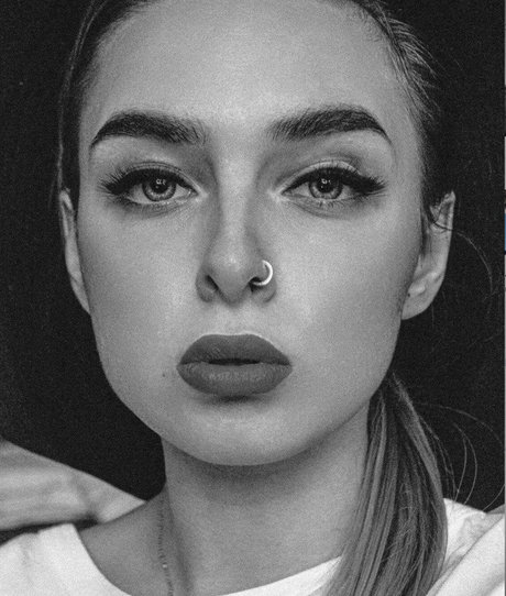 Elsa Jay