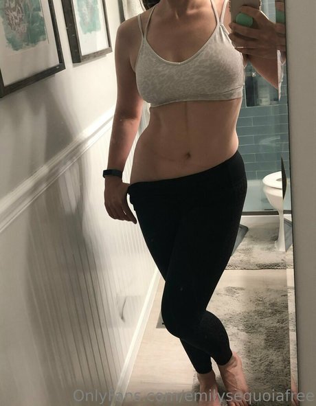 Foto desnuda filtrada de OnlyFans de Emilysequoiafree
