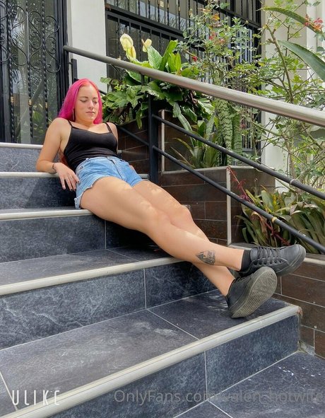 Valen_hotwife