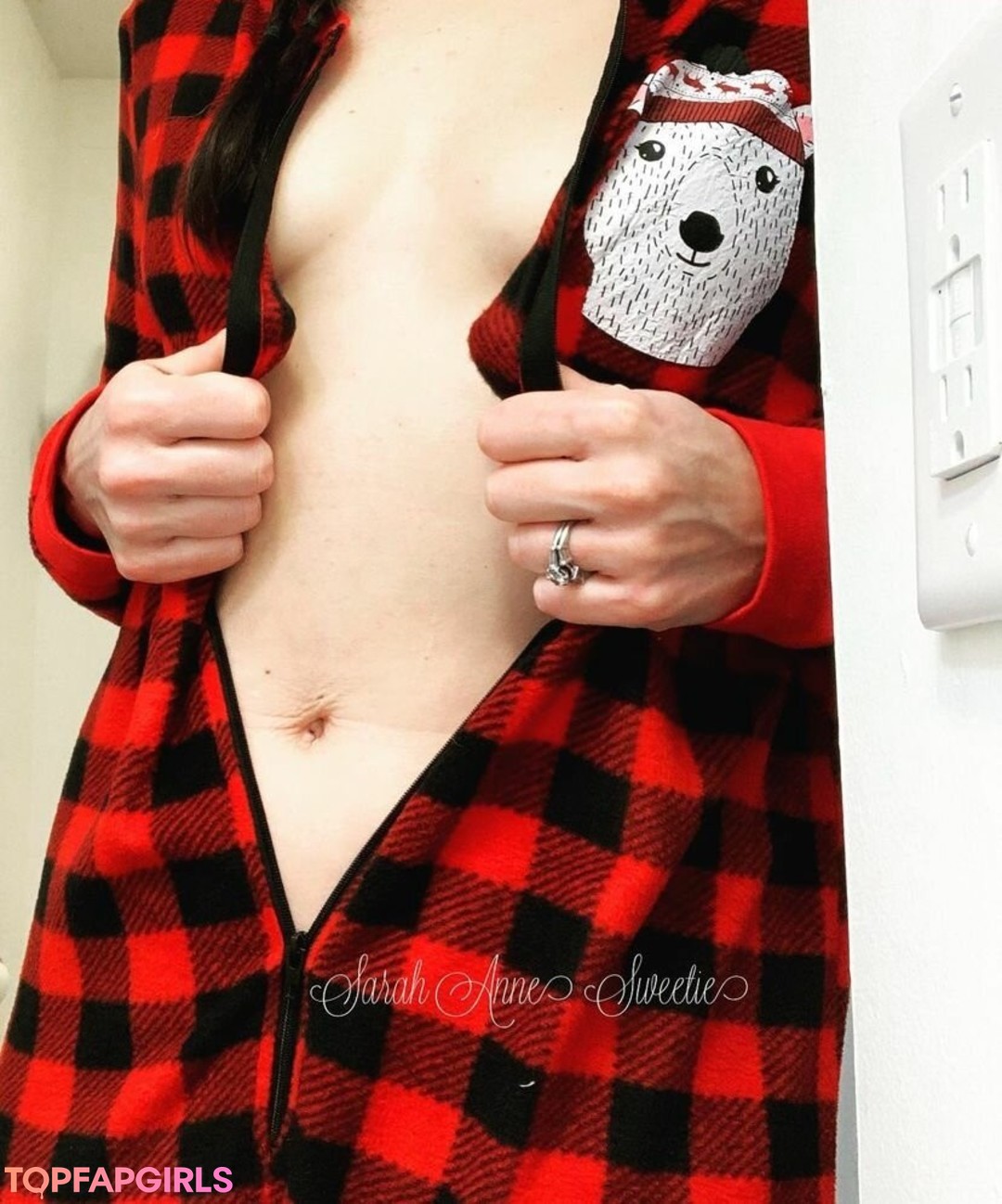 Foto desnuda filtrada de OnlyFans de Sarah Anne Sweetie #28 Foto desnuda filtrada de OnlyFans de Sarah Anne Sweetie #28