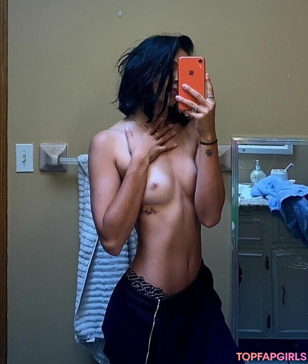 Foto desnuda filtrada de OnlyFans de Yellowsnowbb #25 Foto desnuda filtrada de OnlyFans de Yellowsnowbb #25