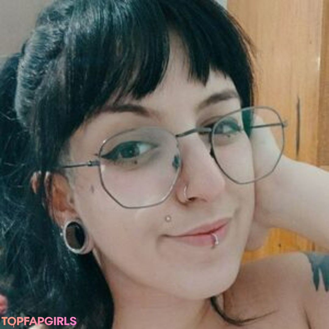 Foto desnuda filtrada de OnlyFans de Chernogirl #10 Foto desnuda filtrada de OnlyFans de Chernogirl #10