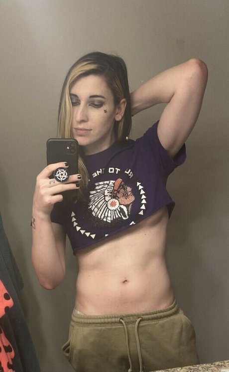 Foto desnuda filtrada de OnlyFans de Devi Dionne