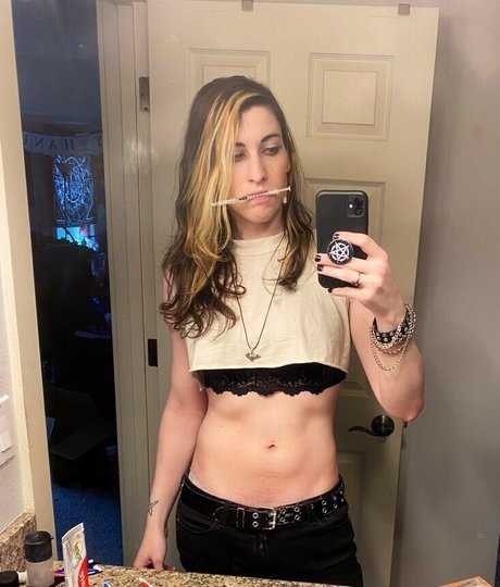Foto desnuda filtrada de OnlyFans de Devi Dionne