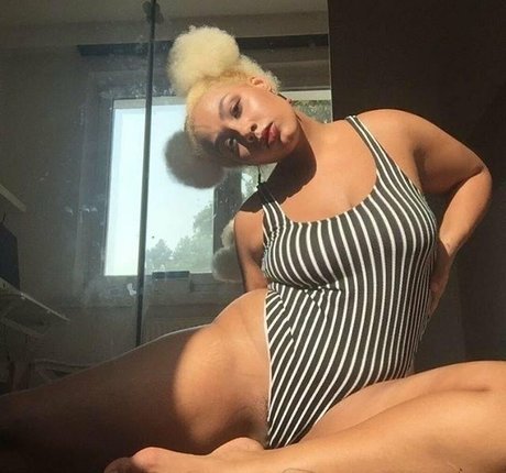 Foto desnuda filtrada de OnlyFans de Schuggamamabbb