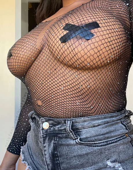 Foto desnuda filtrada de OnlyFans de Bustylwa