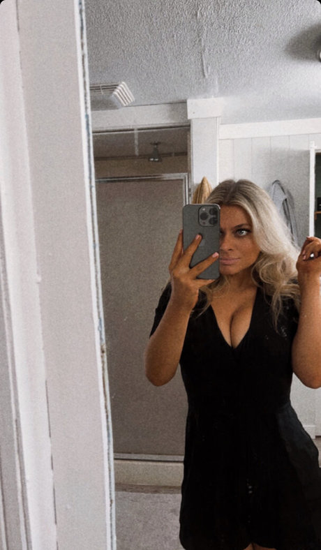 Foto desnuda filtrada de OnlyFans de Sara Civian