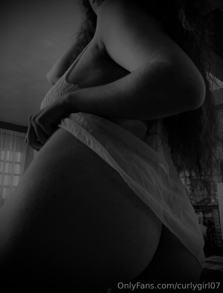 Foto desnuda filtrada de OnlyFans de Curlygirl07