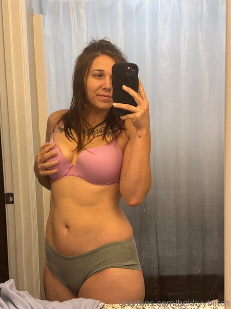 Foto desnuda filtrada de OnlyFans de Bekkyybiitch