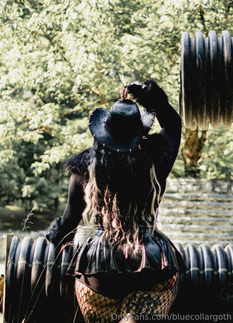 Bluecollargoth