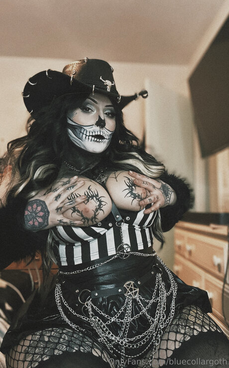Bluecollargoth