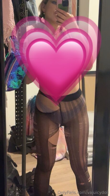 Foto desnuda filtrada de OnlyFans de Divadoll1