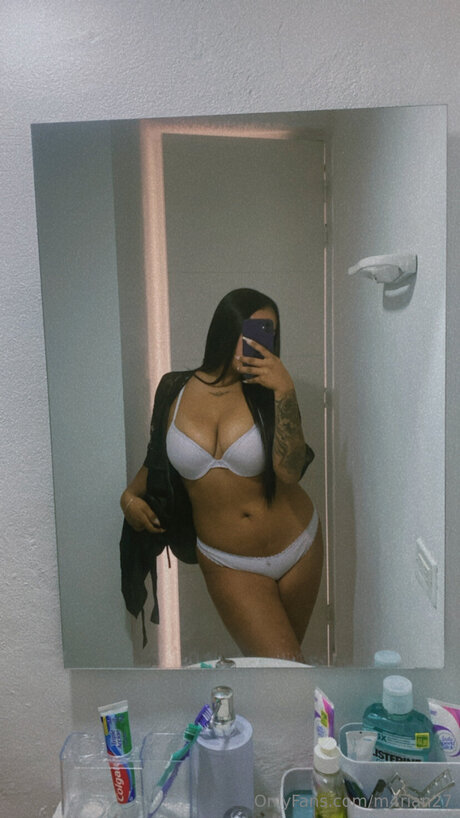 Foto desnuda filtrada de OnlyFans de M4rian27