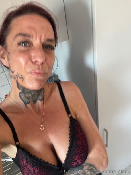 Foto desnuda filtrada de OnlyFans de Yvonne Black