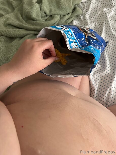 Foto desnuda filtrada de OnlyFans de Plumpandpreppy