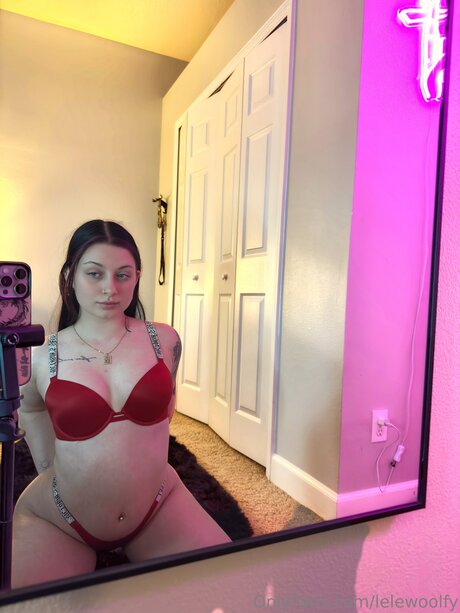 Foto desnuda filtrada de OnlyFans de Lelewoolfy