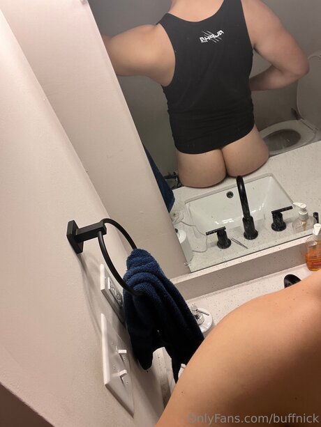 Foto desnuda filtrada de OnlyFans de Buffnick