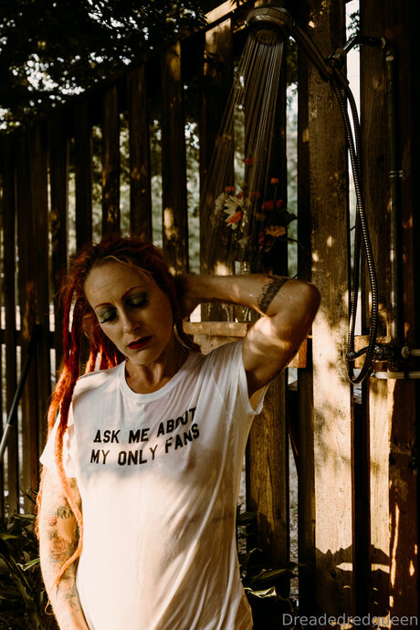 Foto desnuda filtrada de OnlyFans de Dreadedredqueen Free