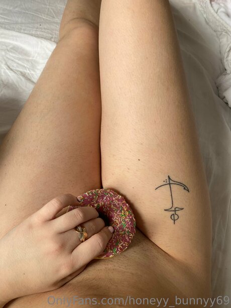 Foto desnuda filtrada de OnlyFans de Honeyy Bunnyy69
