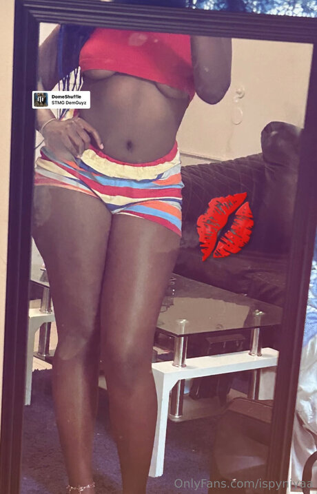 Foto desnuda filtrada de OnlyFans de Ispyniyaa