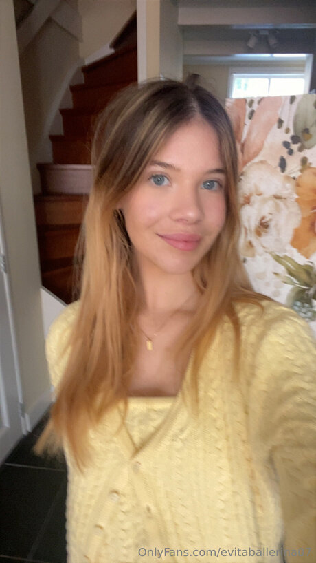 Foto desnuda filtrada de OnlyFans de Elvitaballerina07