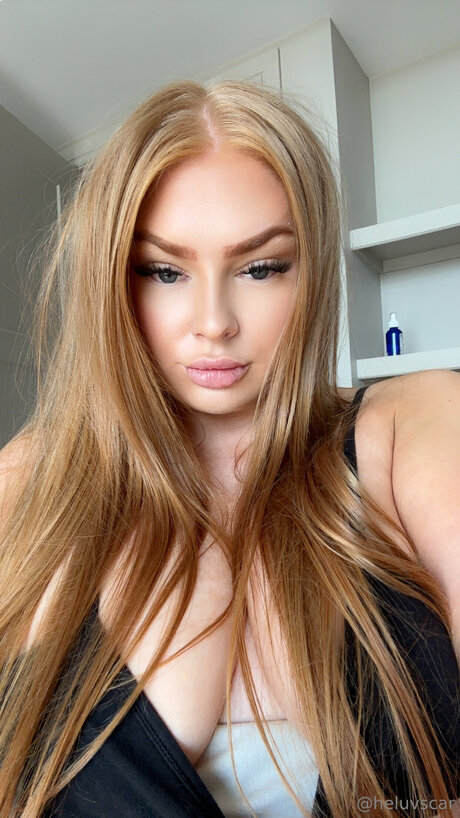 Foto desnuda filtrada de OnlyFans de Heluvscarr