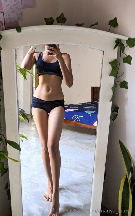 Foto desnuda filtrada de OnlyFans de Ananya Jhanvi