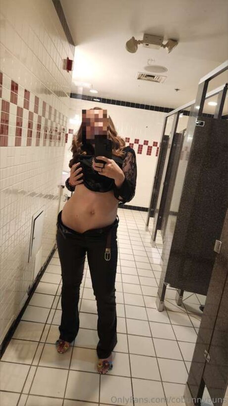 Foto desnuda filtrada de OnlyFans de Cobunnybuns