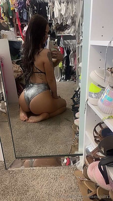 Foto desnuda filtrada de OnlyFans de Inkeddoll11