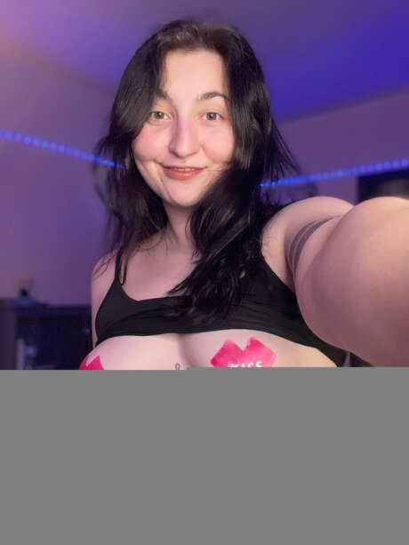 Foto desnuda filtrada de OnlyFans de Spicybirdmom