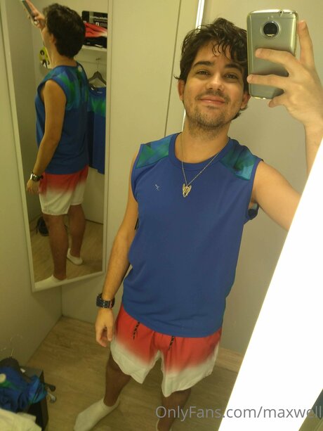 Foto desnuda filtrada de OnlyFans de Maxwell