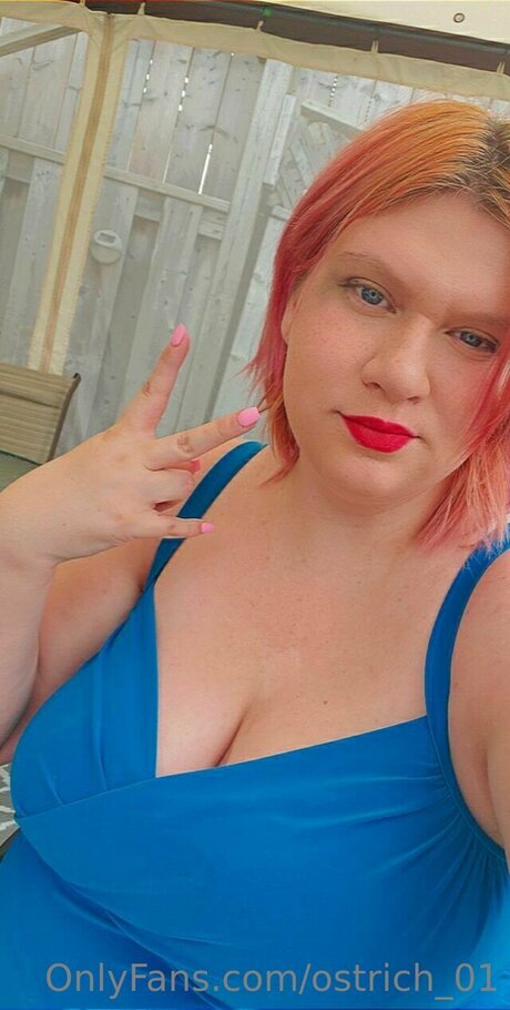 Foto desnuda filtrada de OnlyFans de Ostrich 01